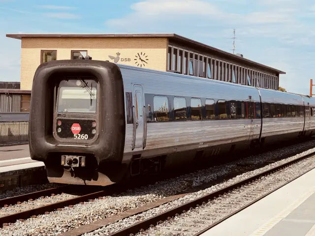 Billede af DSB MF 5060 fotograferet ud for Nykøbing Falster Station.