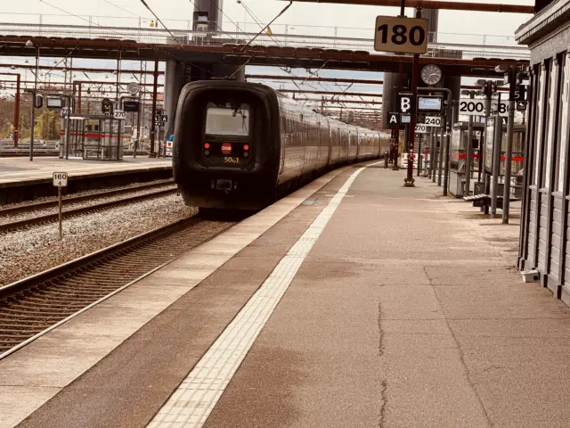 Billede af DSB MF 5061 fotograferet ud for Odense Banegård Center.