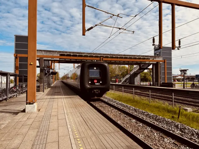 Billede af DSB MF 5063 fotograferet ud for Hedensted Station.