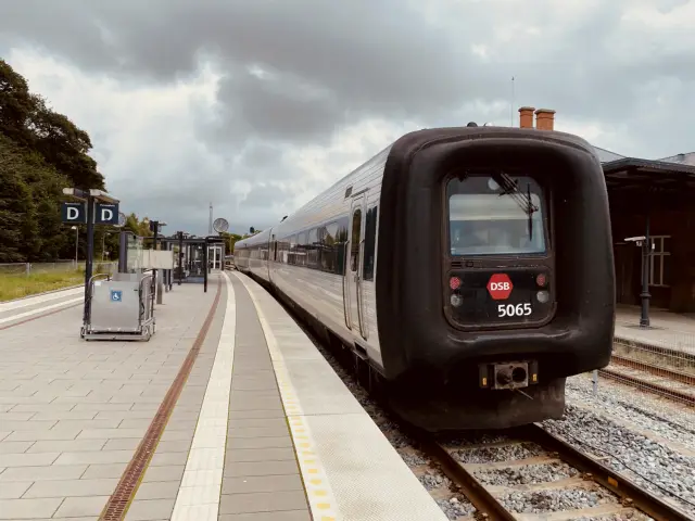 Billede af DSB MF 5065 fotograferet ud for Hobro Station.