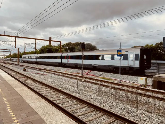 Billede af DSB MF 5066 fotograferet ud for Lundby Station.