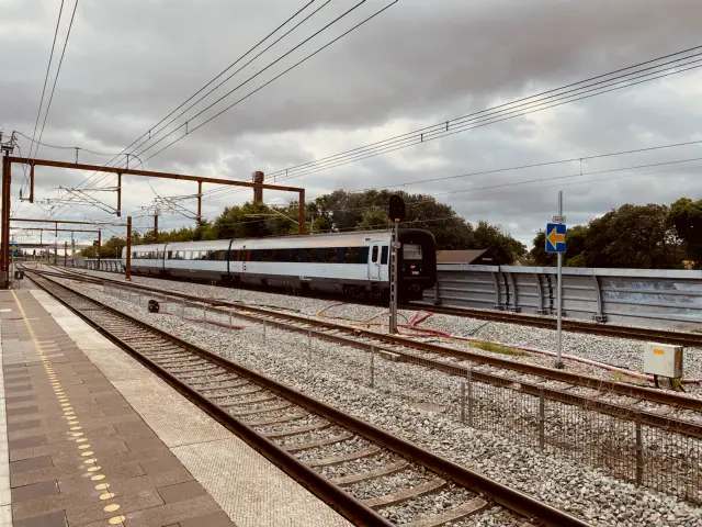 Billede af DSB MF 5066 fotograferet ud for Lundby Station.