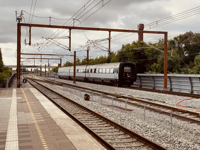 Billede af DSB MF 5066 fotograferet ud for Lundby Station.