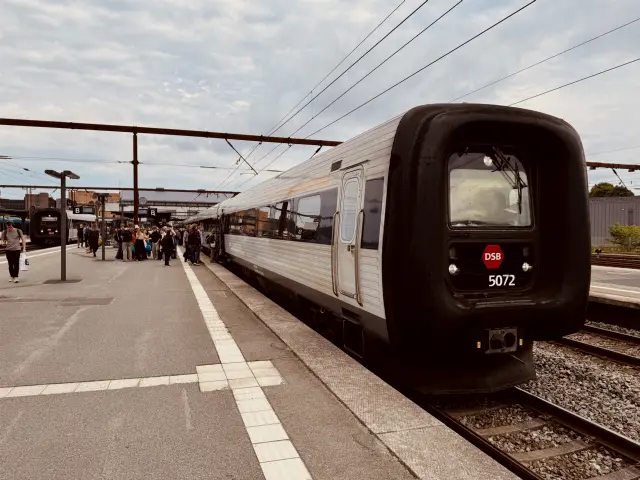Billede af DSB MF 5072 fotograferet ud for Odense Banegård Center.