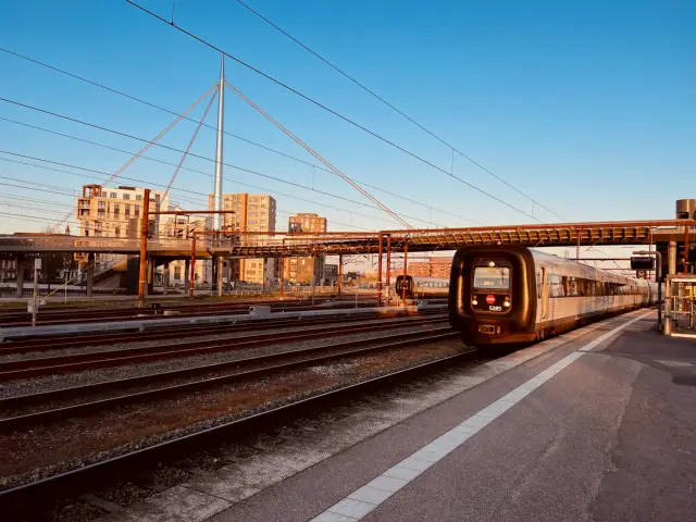 Billede af DSB MF 5085 fotograferet ud for Odense Banegård Center.
