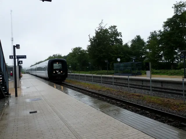Billede af DSB MF 5086 fotograferet ud for Støvring Station.
