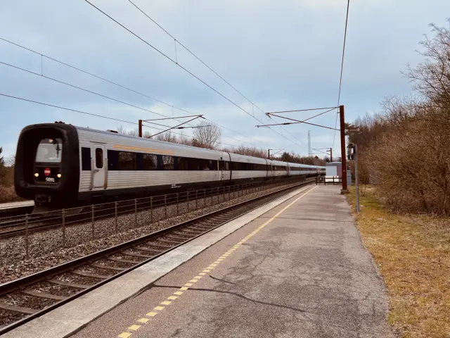 Billede af DSB MF 5091 fotograferet ud for Holmstrup Station.