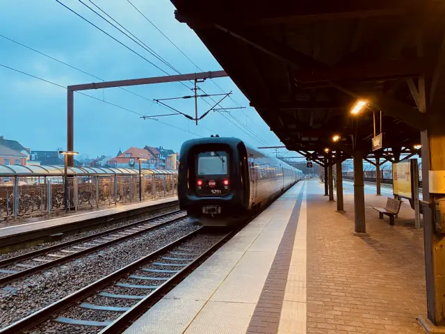 Billede af DSB MF 5091 fotograferet ud for Kolding Banegård.