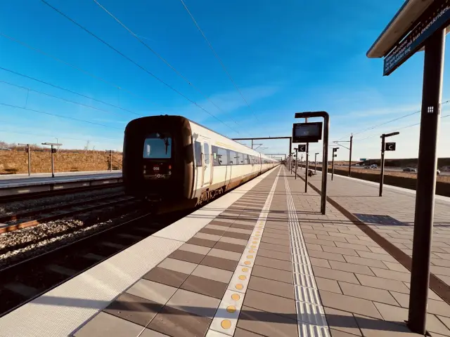 Billede af DSB MF 5094 fotograferet ud for Køge Nord Station.