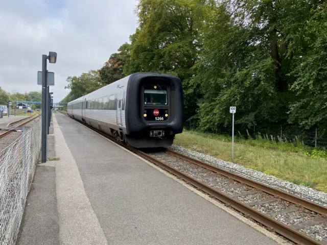 Billede af DSB MF 5066 fotograferet ud for Jelling Station.