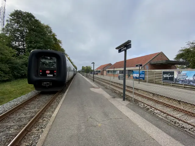 Billede af DSB MF 5066 fotograferet ud for Jelling Station.