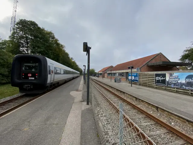 Billede af DSB MF 5066 fotograferet ud for Jelling Station.