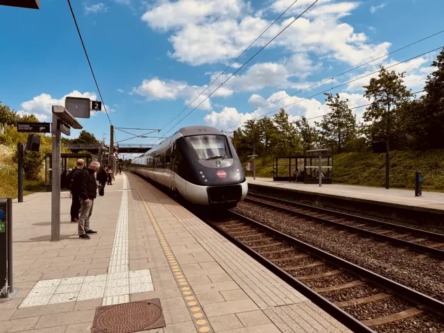 Billede af DSB MG 5619 fotograferet ud for Ørestad Station.