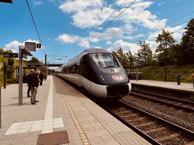 Billede af DSB MG 5619 fotograferet ud for Ørestad Station.