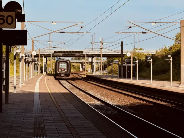 Billede af DSB MF 5065 fotograferet ud for Ørestad Station.