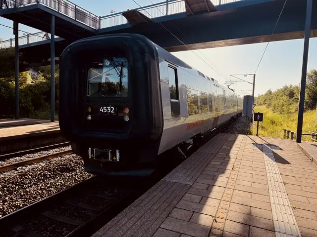 Billede af DSB ET  4332 fotograferet ud for Ørestad Station.