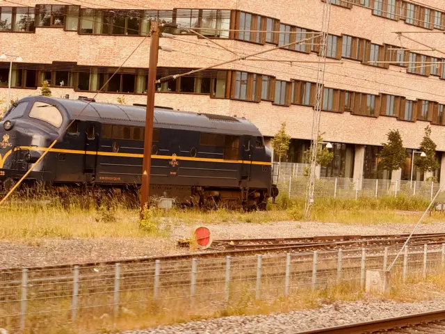 Billede af VIK MX 1023, tidligere DSB MX 1023 fotograferet ud for Ringsted Station.