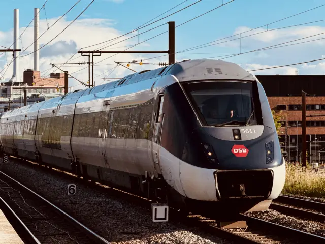 Billede af DSB MG 5611 fotograferet ud for Nordhavn S-togstrinbræt.
