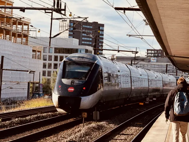 Billede af DSB MG 5649 fotograferet ud for Nordhavn S-togstrinbræt.