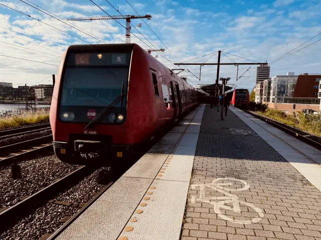 Billede af DSB SE 4106 fotograferet ud for Nordhavn S-togstrinbræt.
