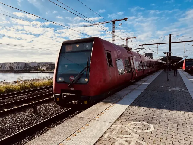 Billede af DSB SE 4106 fotograferet ud for Nordhavn S-togstrinbræt.