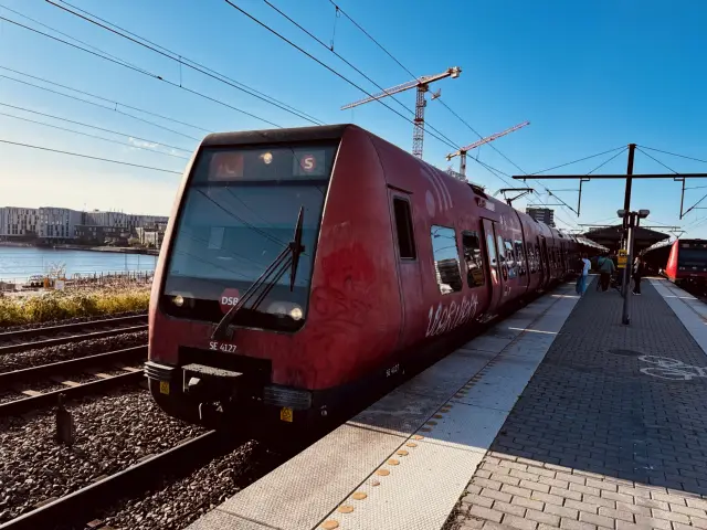Billede af DSB SE 4127 fotograferet ud for Nordhavn S-togstrinbræt.