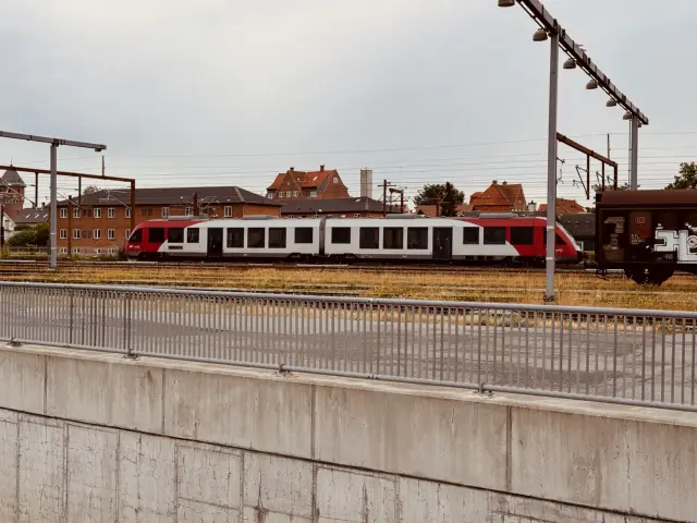 Billede af LT 2034-2134, tidligere LB 102-202 fotograferet ud for Køge Station.