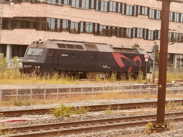 Billede af CRSA 1516, tidligere DSB ME 1516 fotograferet ud for Ringsted Station.