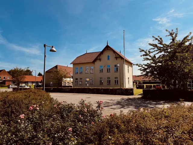 Billede af Skodborg Amtsbanegård.