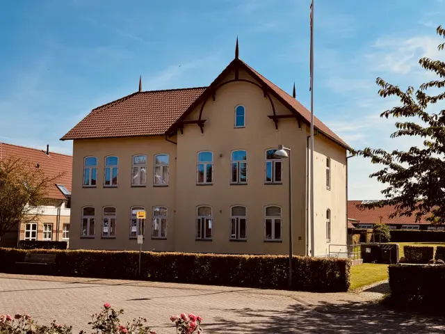 Billede af Skodborg Amtsbanegård.