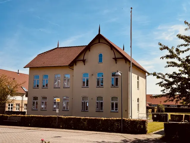 Billede af Skodborg Amtsbanegård.