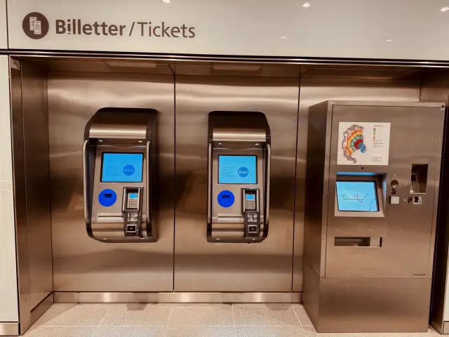 Billede af Mozarts Plads Metrostation.