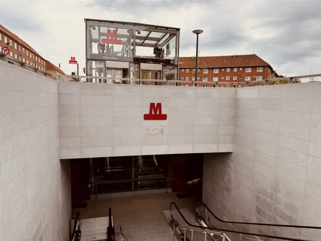 Billede af Mozarts Plads Metrostation.