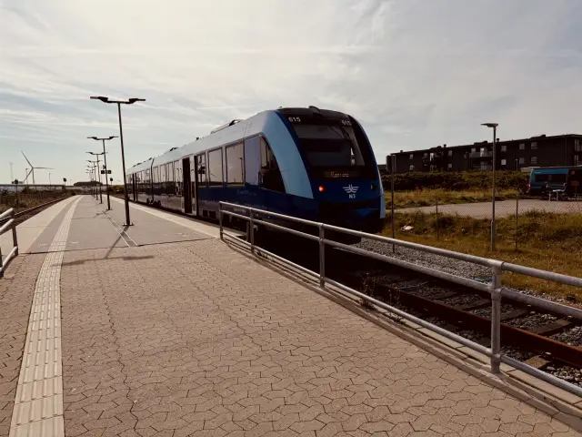 Billede af NJJ LM 615 fotograferet ud for Hirtshals Havn Station.