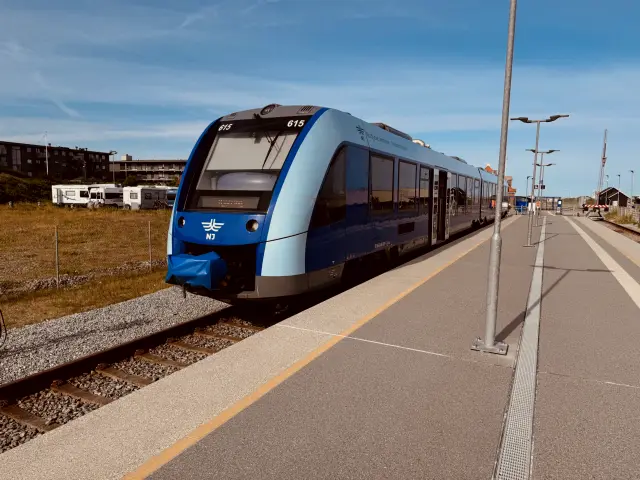 Billede af NJJ LM 615 fotograferet ud for Hirtshals Havn Station.