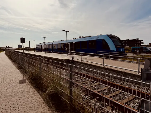 Billede af NJJ LM 615 fotograferet ud for Hirtshals Havn Station.