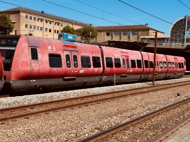 Billede af DSB SE 4108 fotograferet ud for Høje Taastrup Station.