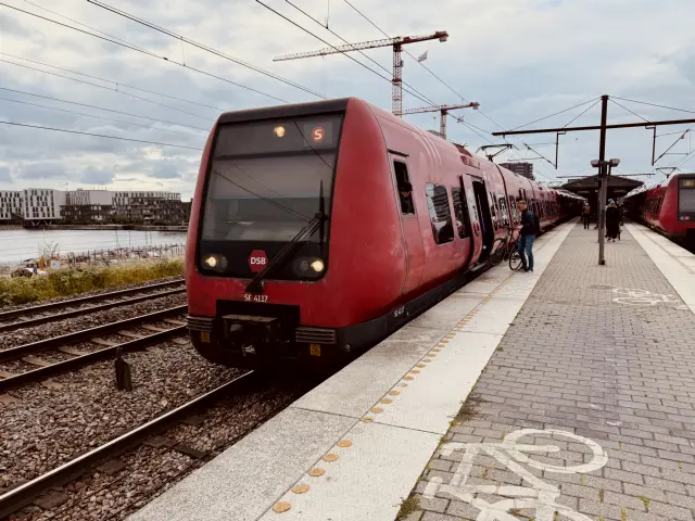 Billede af DSB SE 4117 fotograferet ud for Nordhavn S-togstrinbræt.