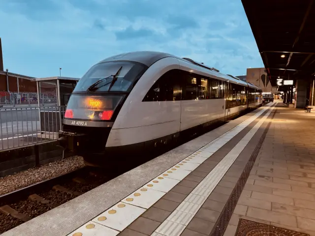 Billede af GoCollective AR 4090, tidligere DSB MQ 4130-4930 fotograferet ud for Odense Banegård Center.