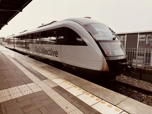 Billede af GoCollective AR 4089, tidligere DSB MQ 4129-4929 fotograferet ud for Odense Banegård Center.