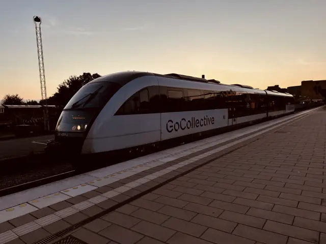 Billede af GoCollective AR 4089, tidligere DSB MQ 4129-4929 fotograferet ud for Odense Banegård Center.