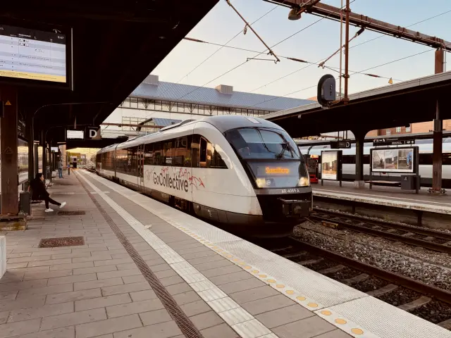 Billede af GoCollective AR 4089, tidligere DSB MQ 4129-4929 fotograferet ud for Odense Banegård Center.