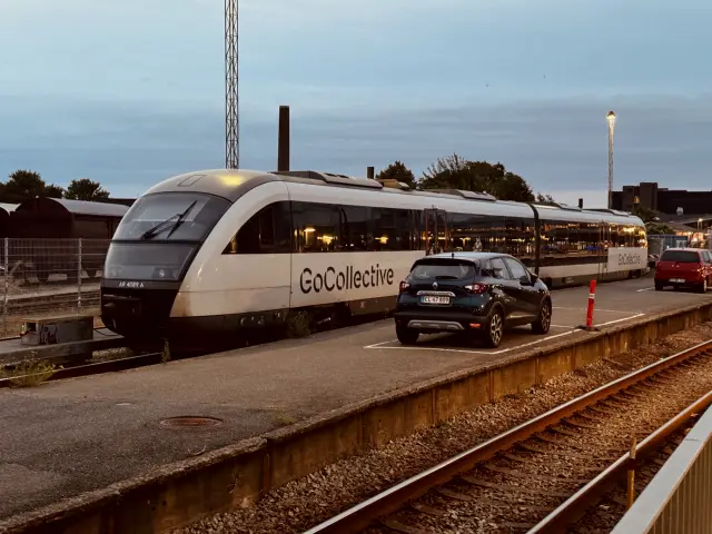 Billede af GoCollective AR 4089, tidligere DSB MQ 4129-4929 fotograferet ud for Odense Banegård Center.