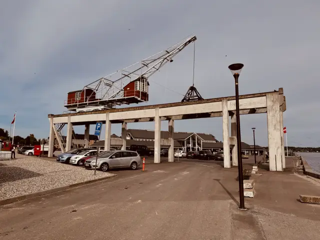 Billede af kulkranen ved Mariager Station.