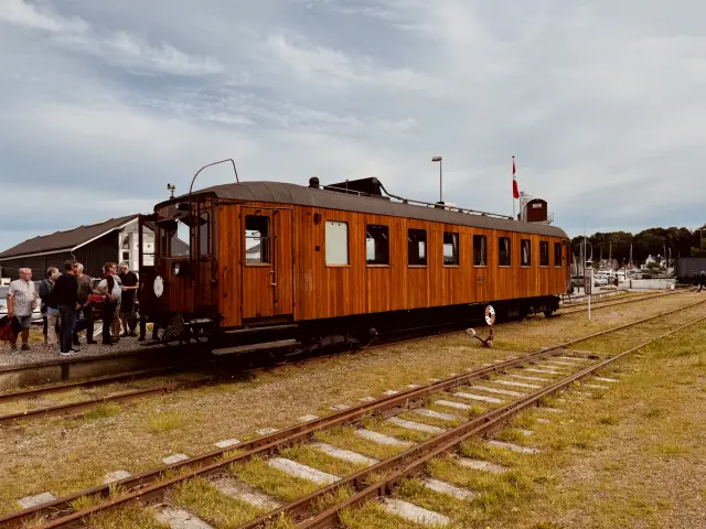 Billede fra ELRO Dagen og veterankørsel i Mariager med "Hadsund Peter".
