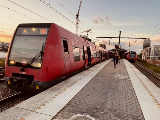Billede af DSB SE 4121 fotograferet ud for Nordhavn S-togstrinbræt.
