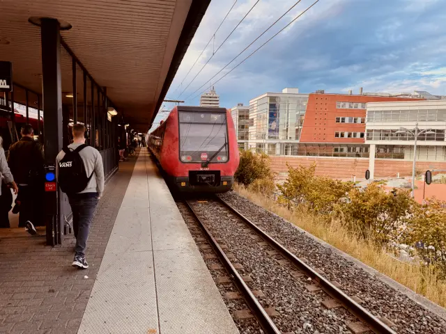 Billede af DSB SE 4107 fotograferet ud for Nordhavn S-togstrinbræt.