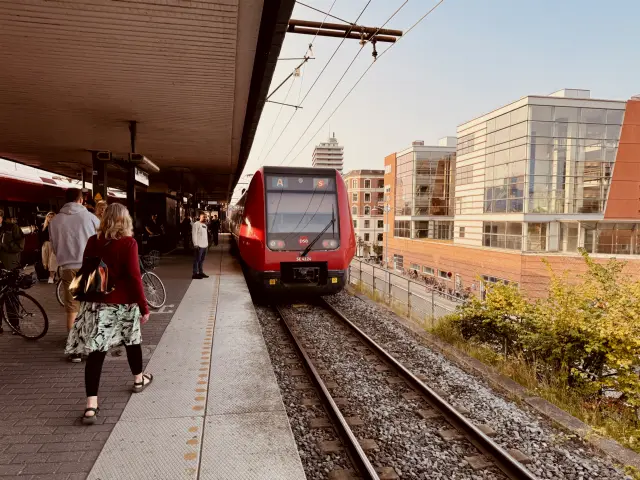 Billede af DSB SE 4124 fotograferet ud for Nordhavn S-togstrinbræt.