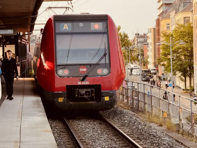 Billede af DSB SE 4124 fotograferet ud for Nordhavn S-togstrinbræt.