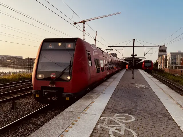 Billede af DSB SE 4115 fotograferet ud for Nordhavn S-togstrinbræt.